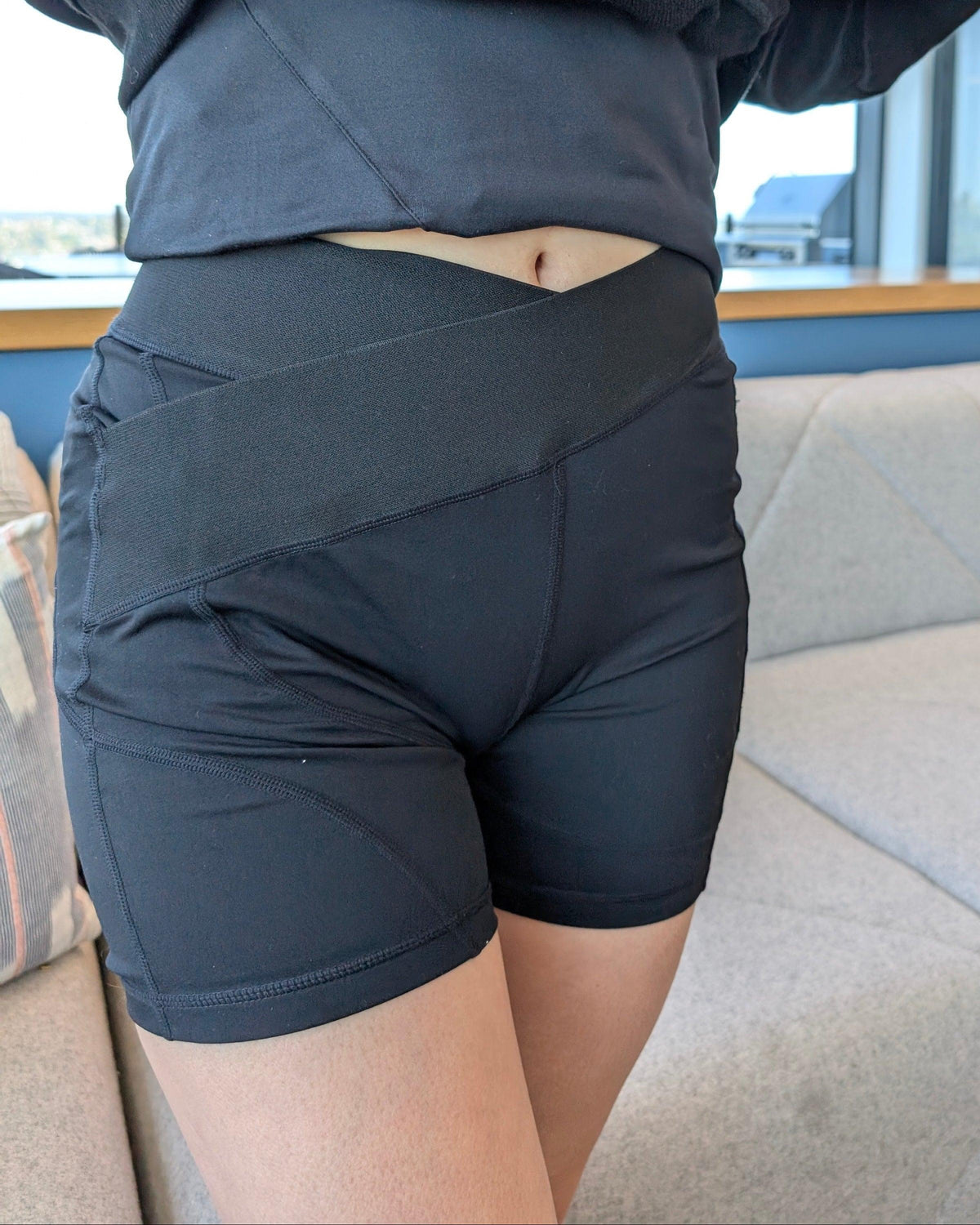 Kỳ Lân - Asian Activewear Flow Biker Shorts - Black Lotus